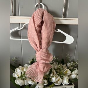 Women’s scarf